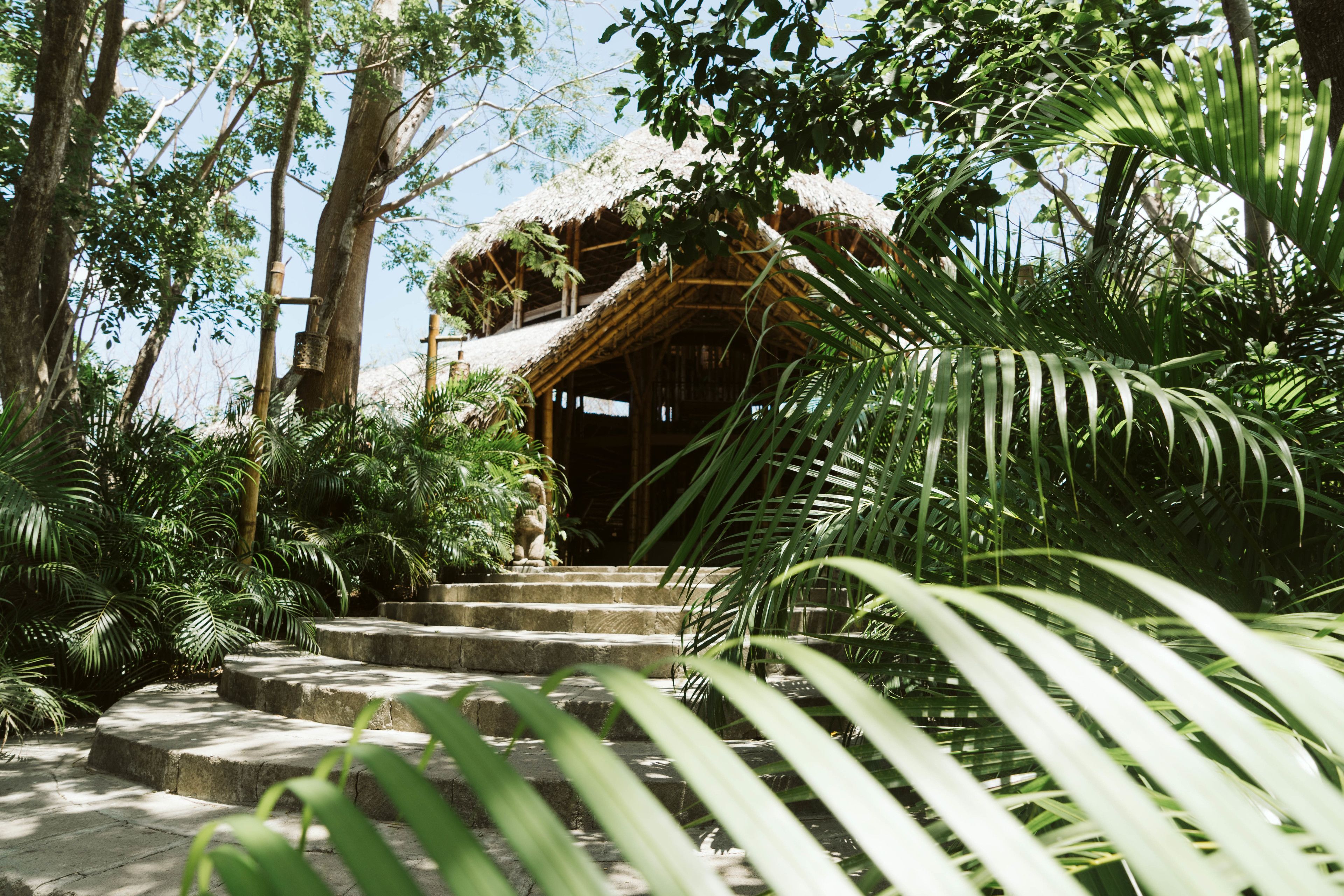 Vista frontal de la propiedad