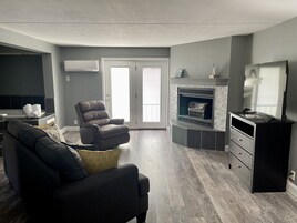 Executive Suite, 1 King Bed with Sofa bed | Blackout drapes, free WiFi, bed sheets