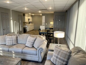 Presidential Condo, Multiple Beds | Living area | 40-inch LED TV with satellite channels, TV - Lake Norfork Resort (Henderson)