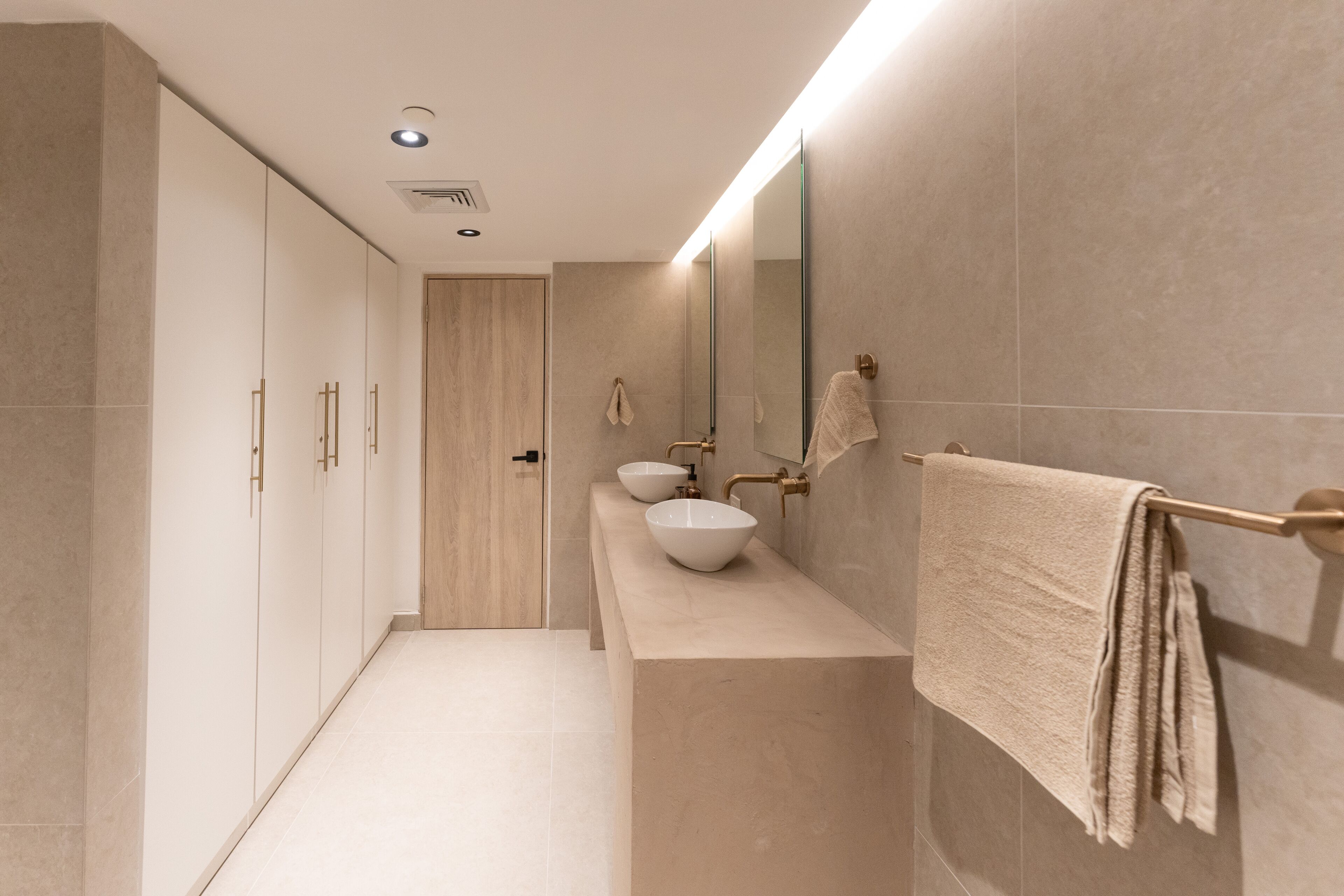 exclusive condo, 2 bedrooms, ocean view, corner | bathroom | shower, free toiletries, hair dryer, towels