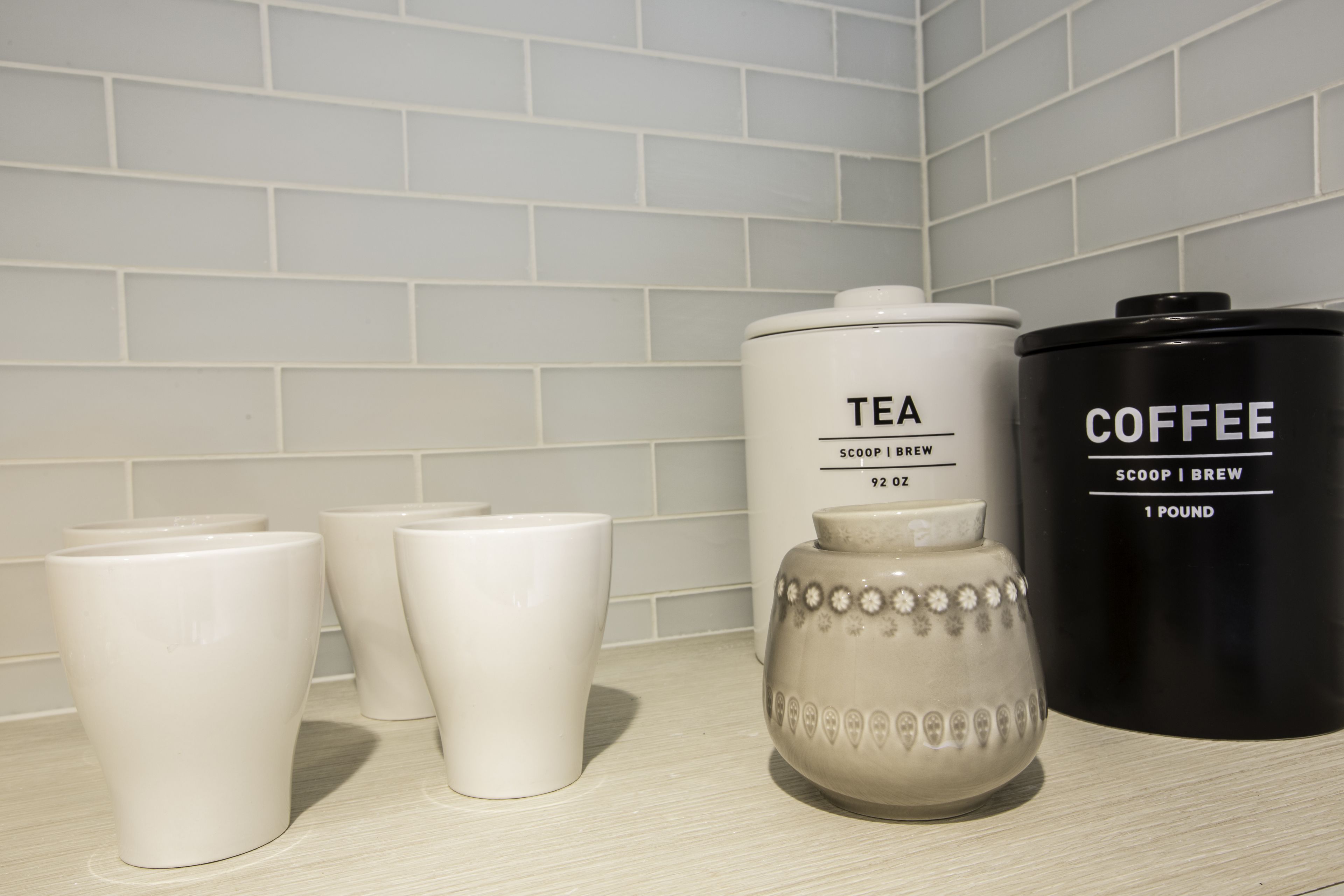 presidential condo, 2 bedrooms, partial ocean view, beachfront | coffee and/or coffee maker