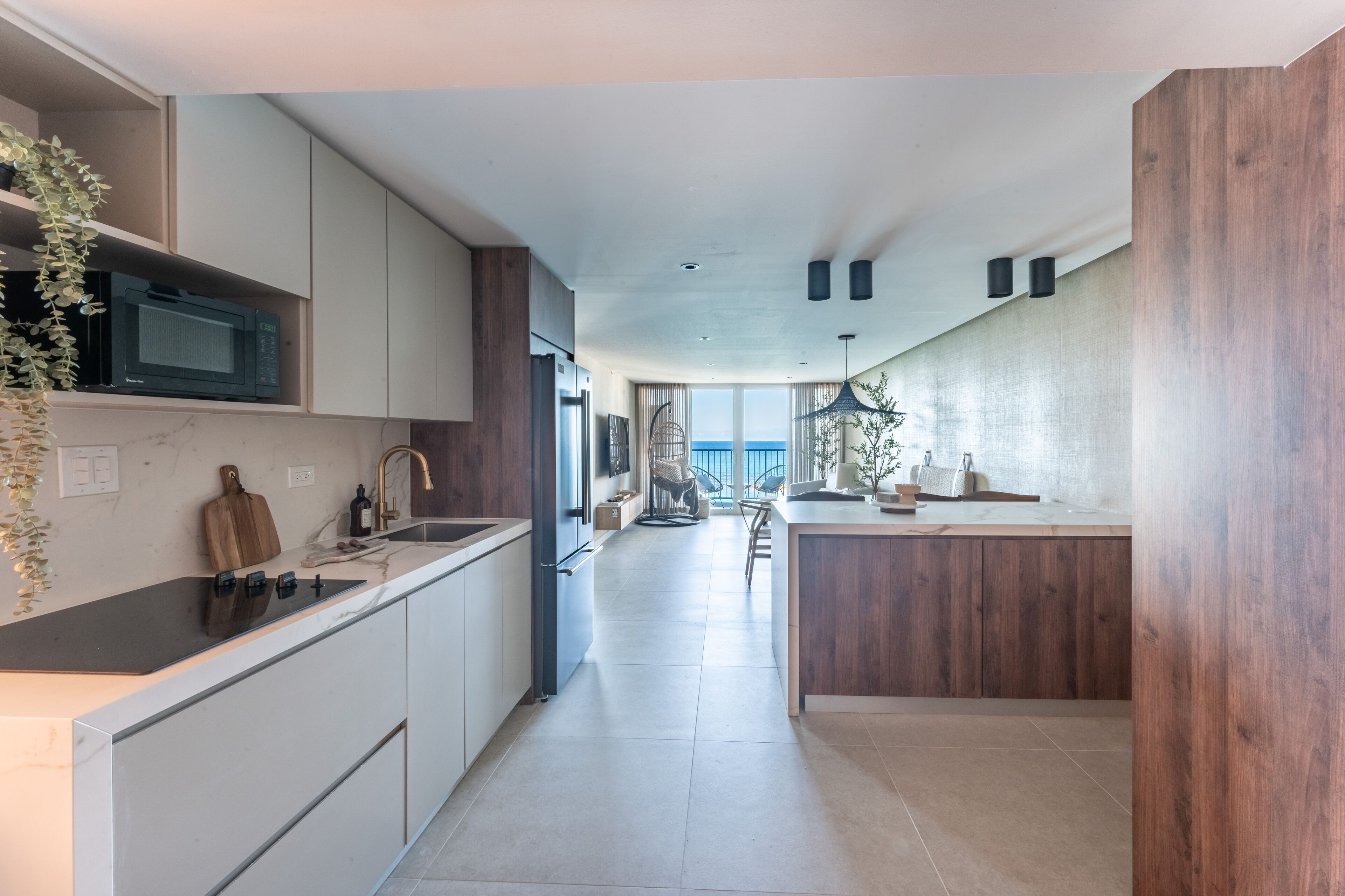 Exclusive-Apartment, 2 Schlafzimmer, Meerblick, Eckzimmer | Eigene Küche | Kühlschrank, Mikrowelle, Herdplatte, Wasserkocher mit Kaffee-/Teezubehör