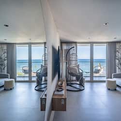 Exclusive Condo, 2 Bedrooms, Ocean View, Corner | Living room