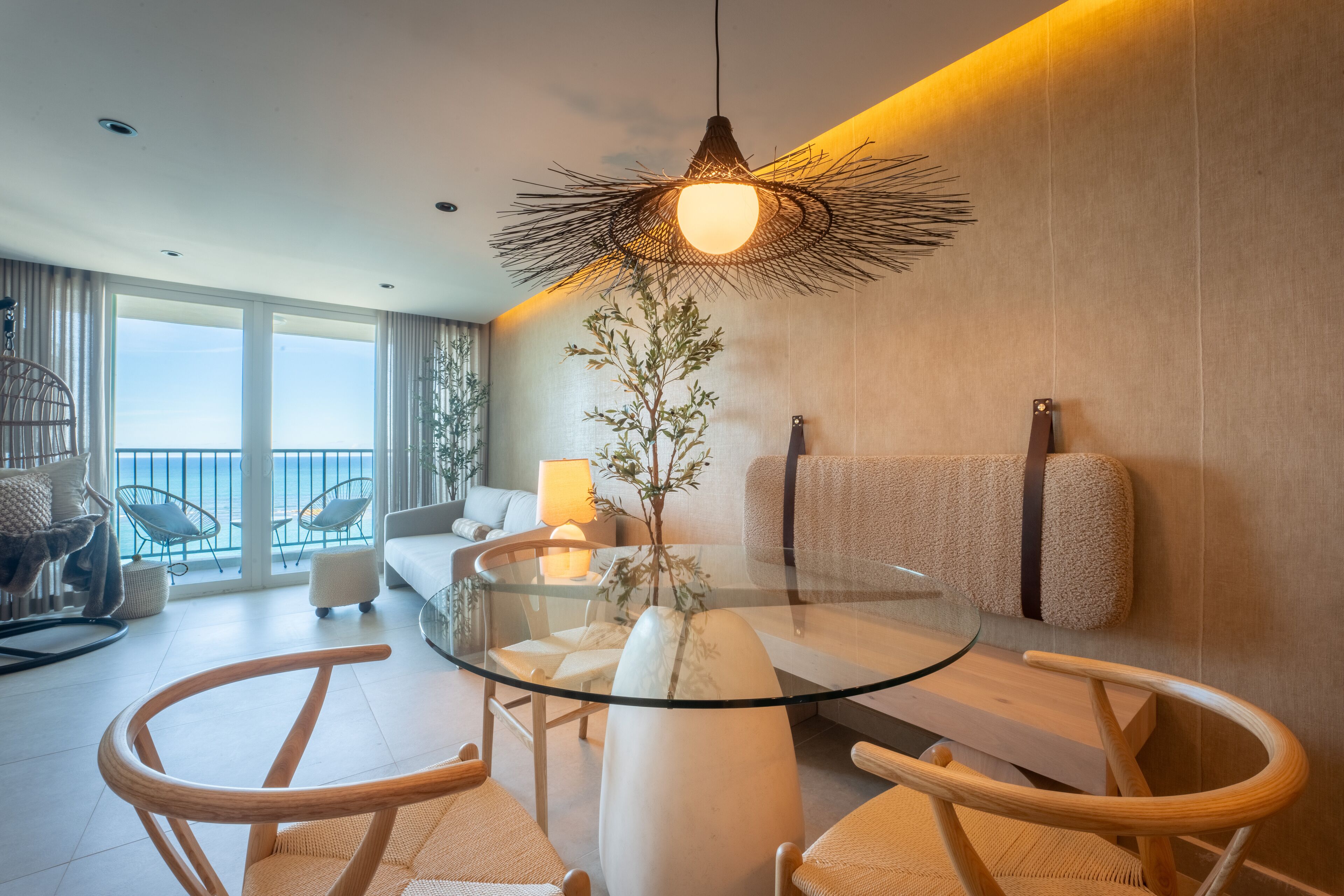 exclusive condo, 2 bedrooms, ocean view, corner | dining room