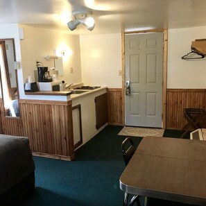 Cabin, Non Smoking, Kitchenette - Tenderfoot Cabins & Motel (White Sulphur Springs)