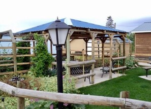 Gazebo - Tenderfoot Cabins & Motel (White Sulphur Springs)