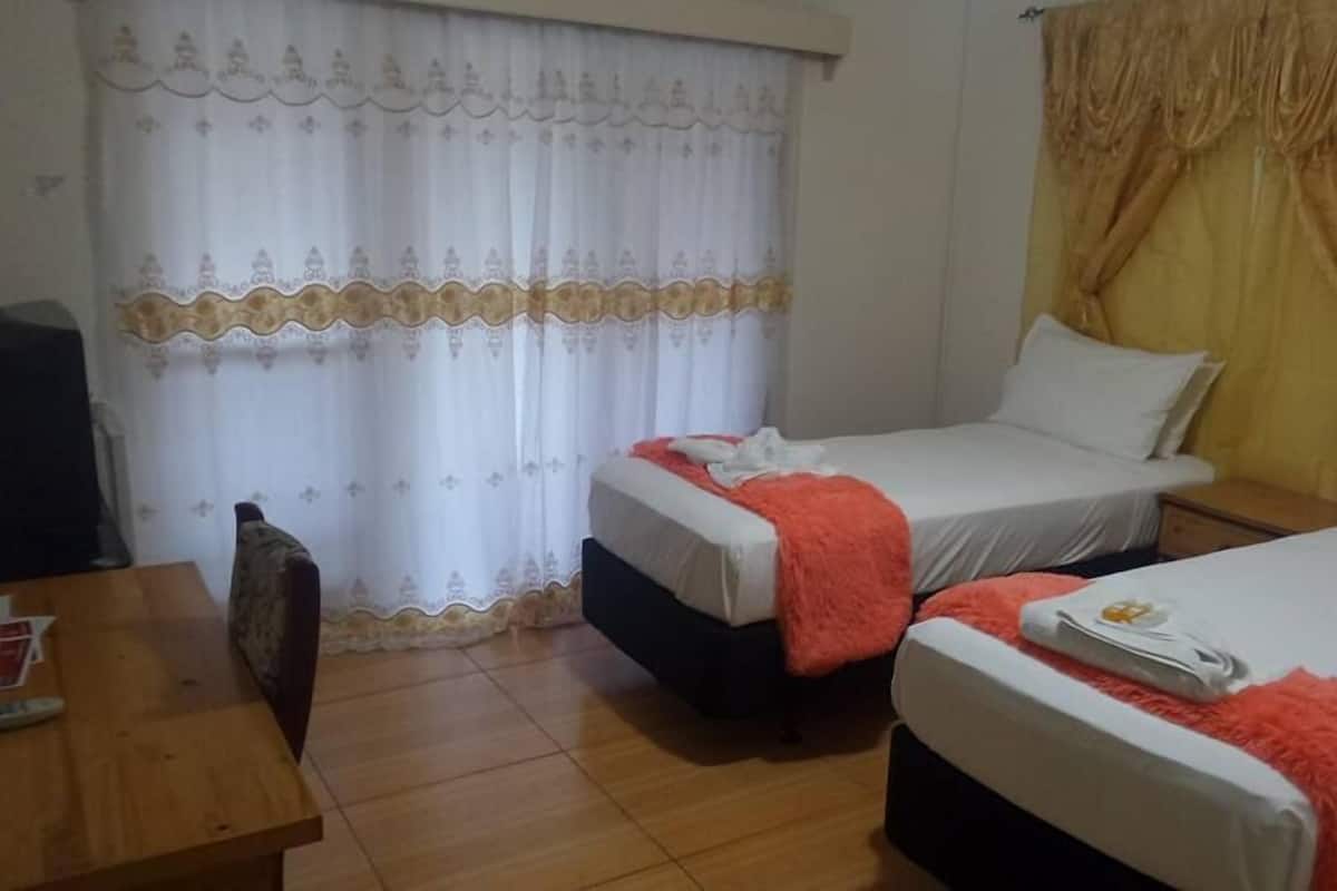 Standard Room | 1 bedroom, desk, iron/ironing board, rollaway beds