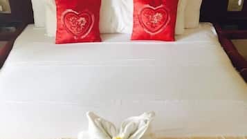 1 bedroom, desk, iron/ironing board, rollaway beds