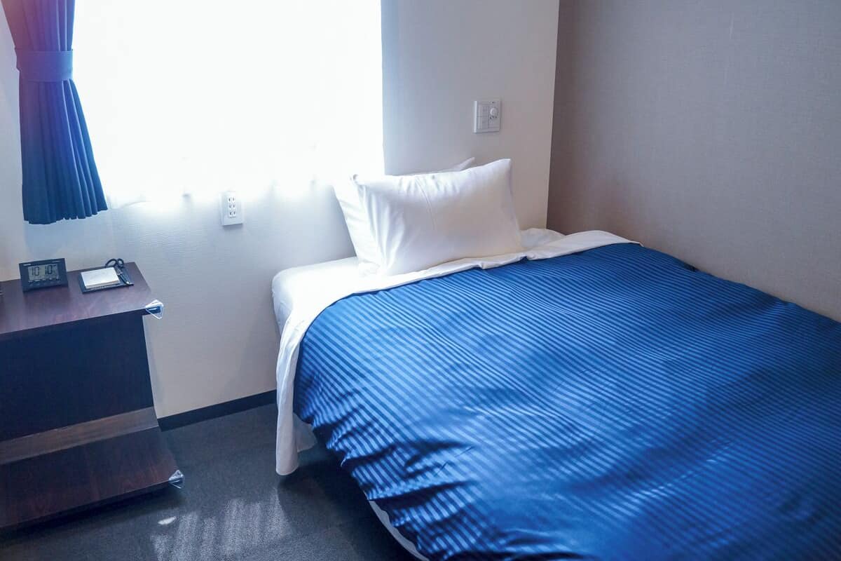 Desk, free WiFi, individually decorated, bed sheets