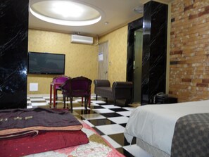 Deluxe Suite | Living area | 42-inch LED TV with digital channels, TV, computer