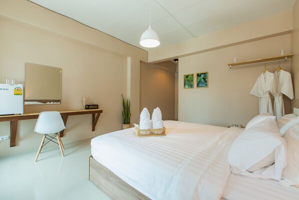 In-room safe, desk, free WiFi, bed sheets - Habitat Hotel (Chiang Mai)