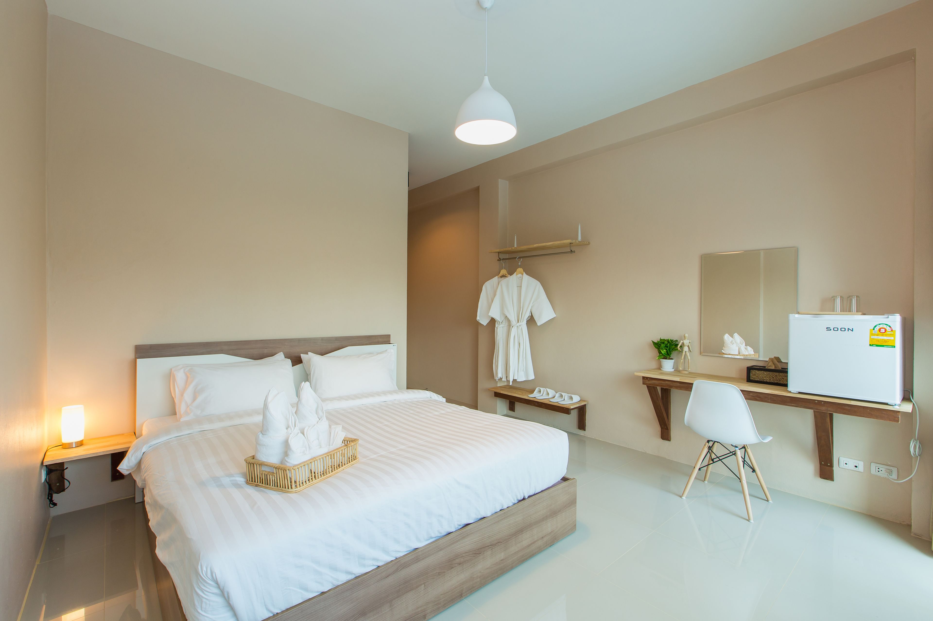 en-suite with balcony | 1 bedroom, in-room safe, desk, free wifi