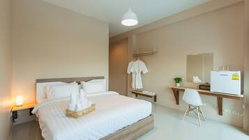 En-Suite with Balcony | Caja fuerte, escritorio, wifi gratis y ropa de cama