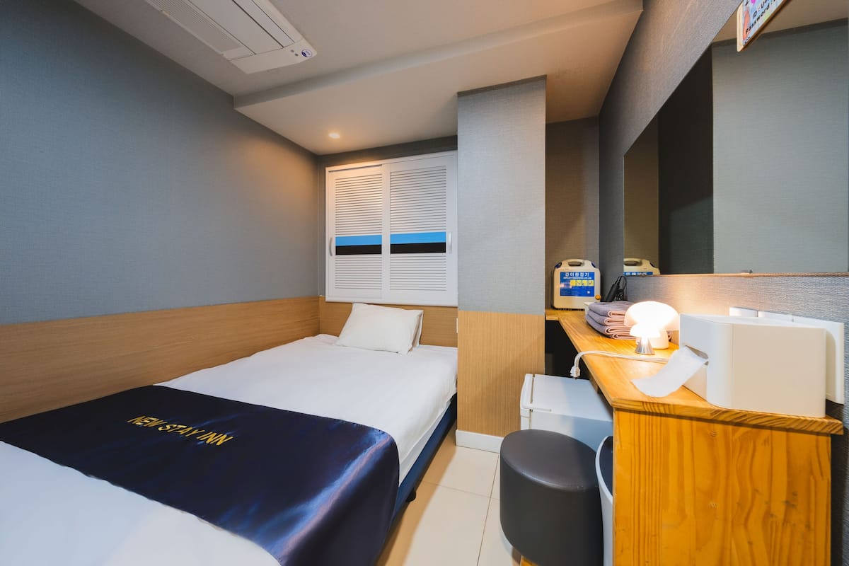 Deluxe Single Room | Premium bedding, individually decorated, individually furnished, desk
