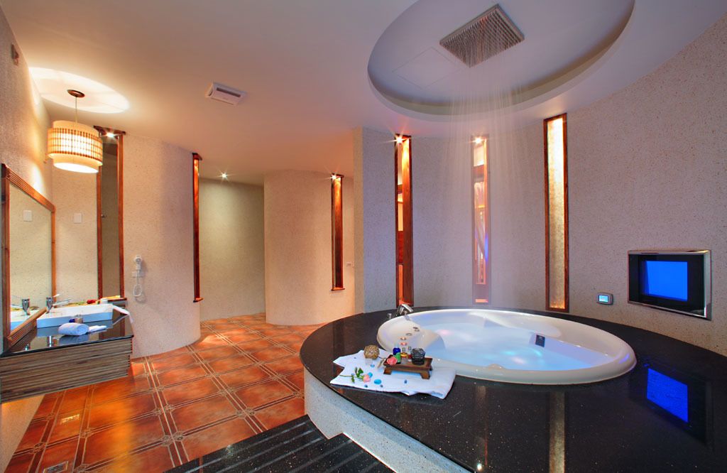 premium suite | 1 bedroom, minibar, blackout curtains, soundproofing