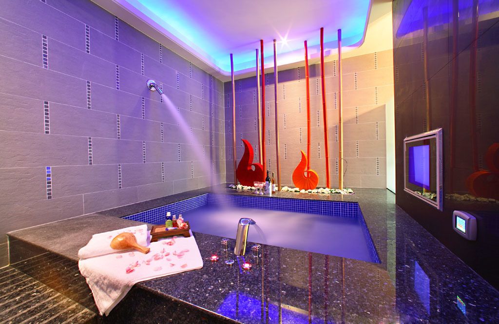 1 bedroom, minibar, blackout curtains, soundproofing