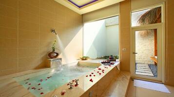 Classic Double Room | Minibar, blackout drapes, soundproofing, iron/ironing board