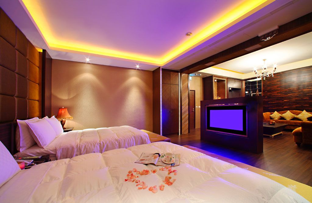 deluxe quadruple room, 2 queen beds | 1 bedroom, minibar, blackout curtains, soundproofing