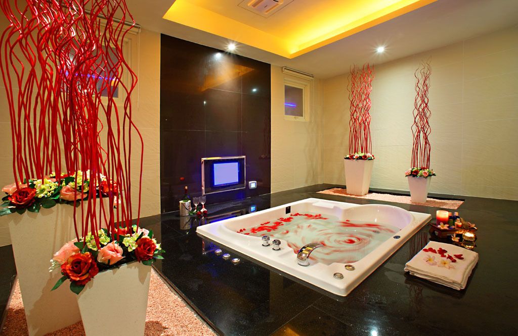 premium suite | 1 bedroom, minibar, blackout curtains, soundproofing