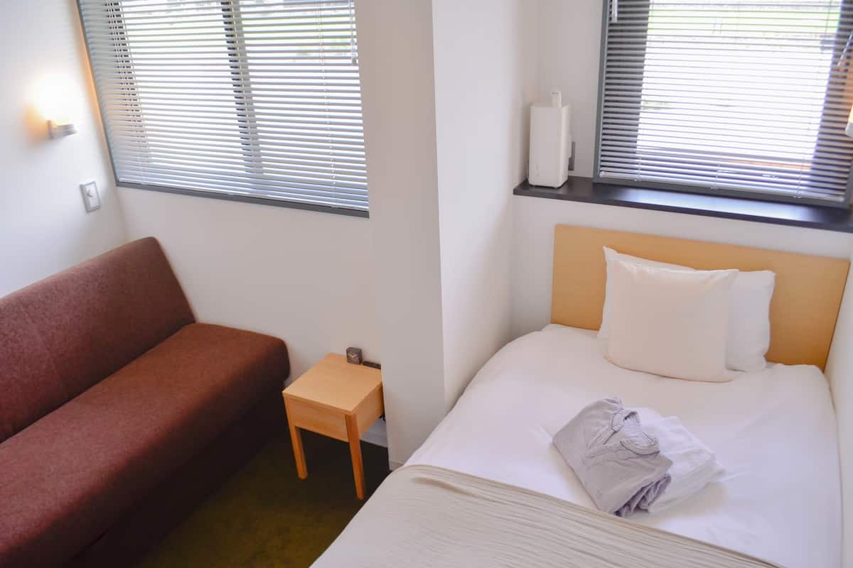 Single Extra Room | Desk, free WiFi, bed sheets