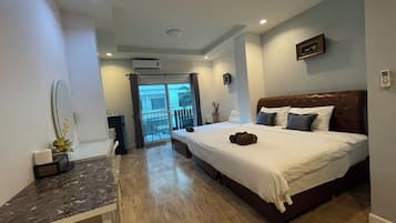 Deluxe Double Room | Desk, free WiFi, bed sheets