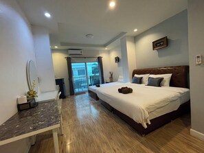 Deluxe Double Room | Desk, free WiFi, bed sheets - OYO 75486 Anna Residence Jomtien (Pattaya)