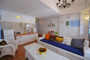 Villa, 2 habitaciones | Cocina básica privada | Cafetera o tetera y hervidor eléctrico