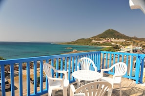 Panoramic Quadruple Room, 2 Queen Beds | Minibar, individually decorated, individually furnished, desk - Bethlehem B&B & Villa Kenting (Hengchun)