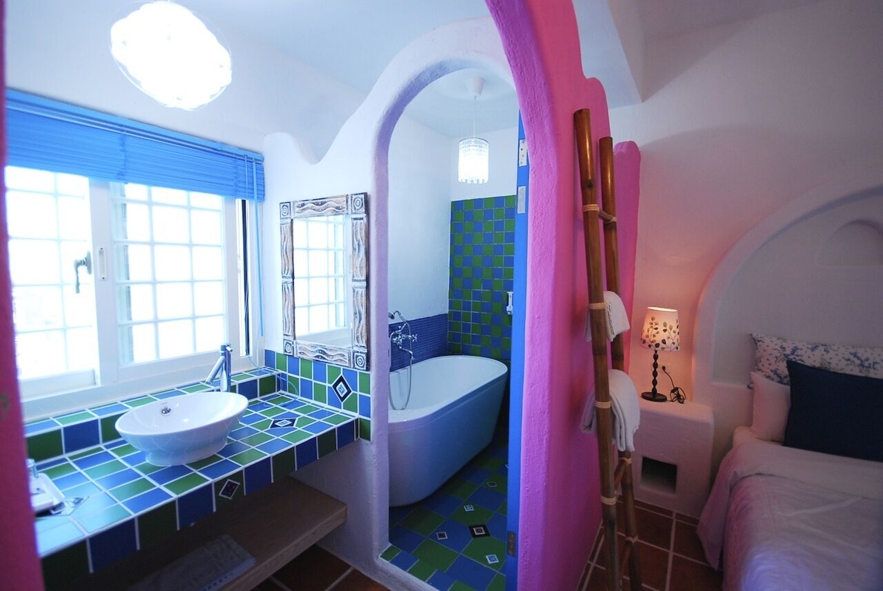 standard double room, 1 double bed | bathroom | free toiletries, hair dryer, slippers, towels