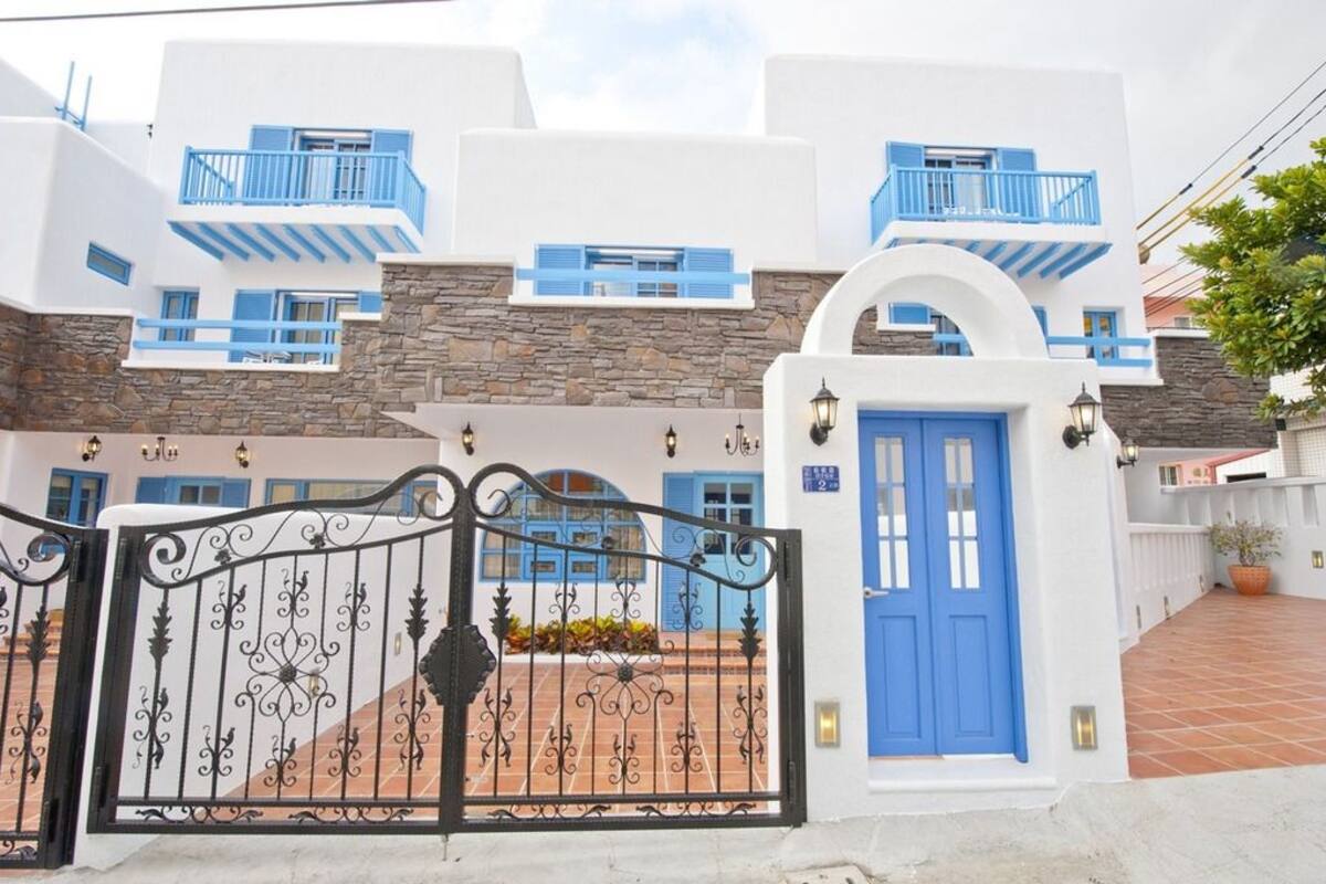 Villa, 2 Bedrooms | Minibar, desk, laptop workspace, blackout drapes