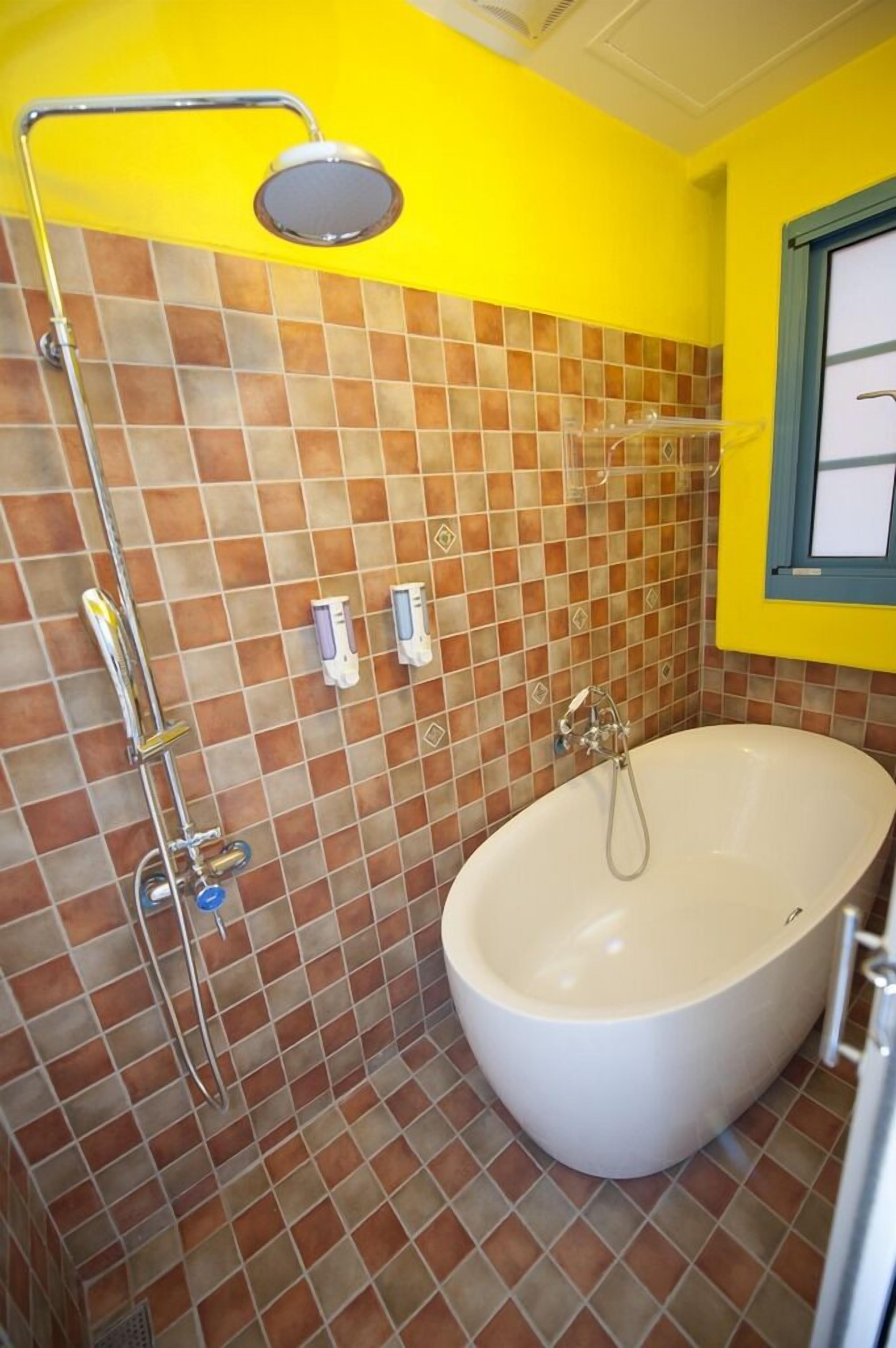 villa, 3 bedrooms | bathroom | free toiletries, hair dryer, slippers, towels