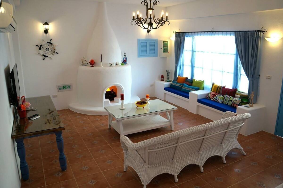 Deluxe Villa, 2 Bedrooms | Living area | Flat-screen TV