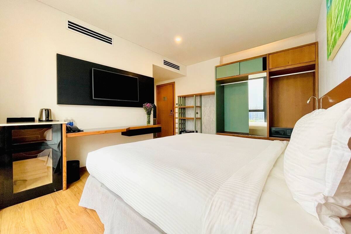 Hochwertige Bettwaren, Minibar, Zimmersafe, Schreibtisch