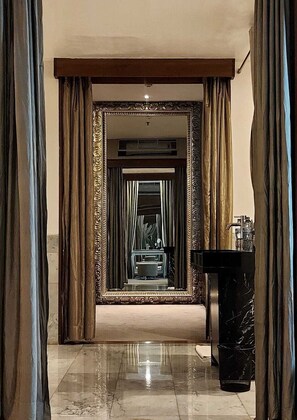 1 bedroom, minibar, in-room safe, desk - Kemang Icon Hotel (Jakarta)