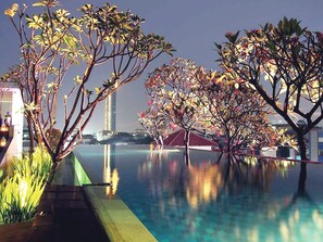 室外游泳池