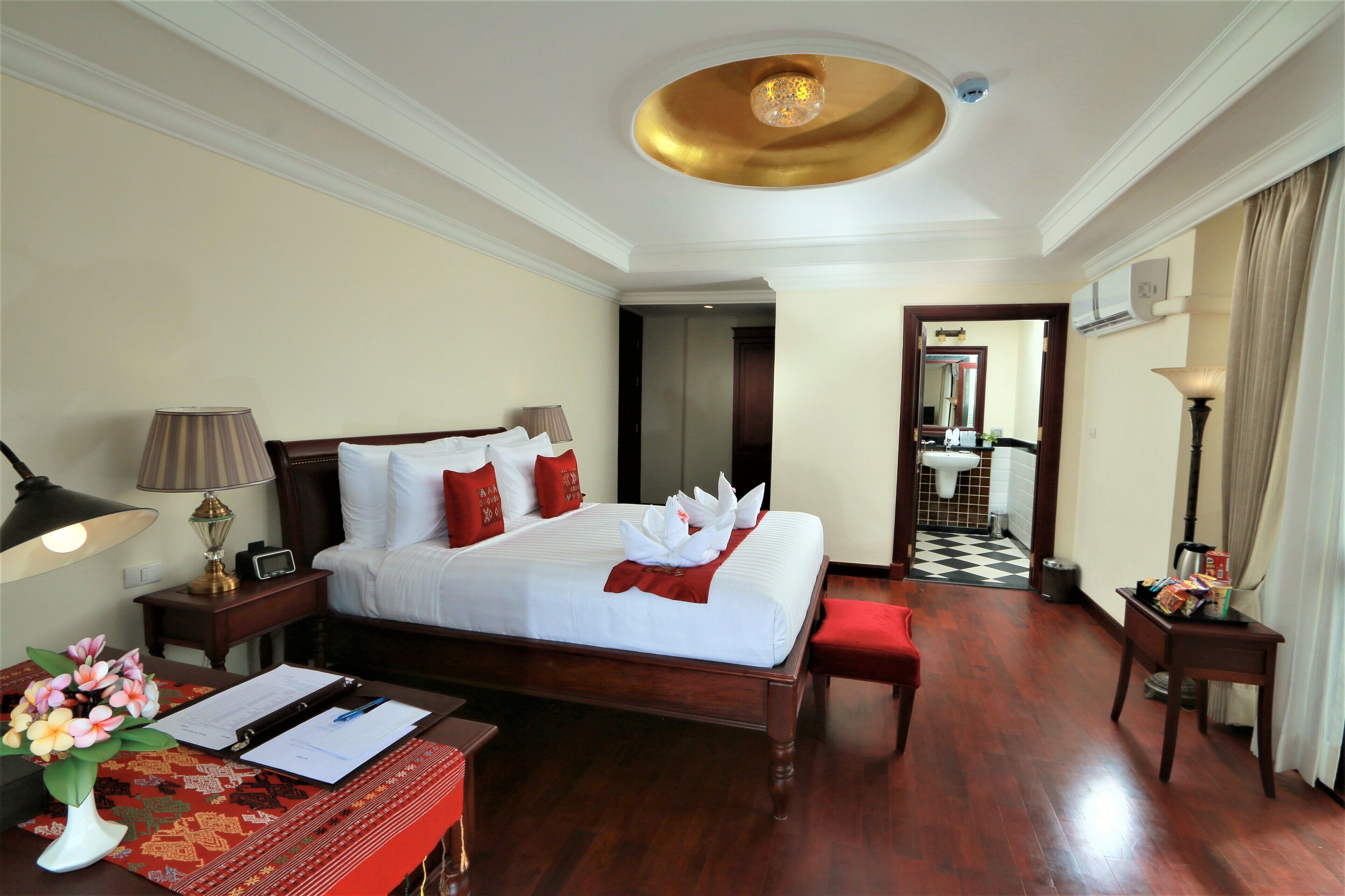 executive patouxay view | minibar, in-room safe, desk, iron/ironing board