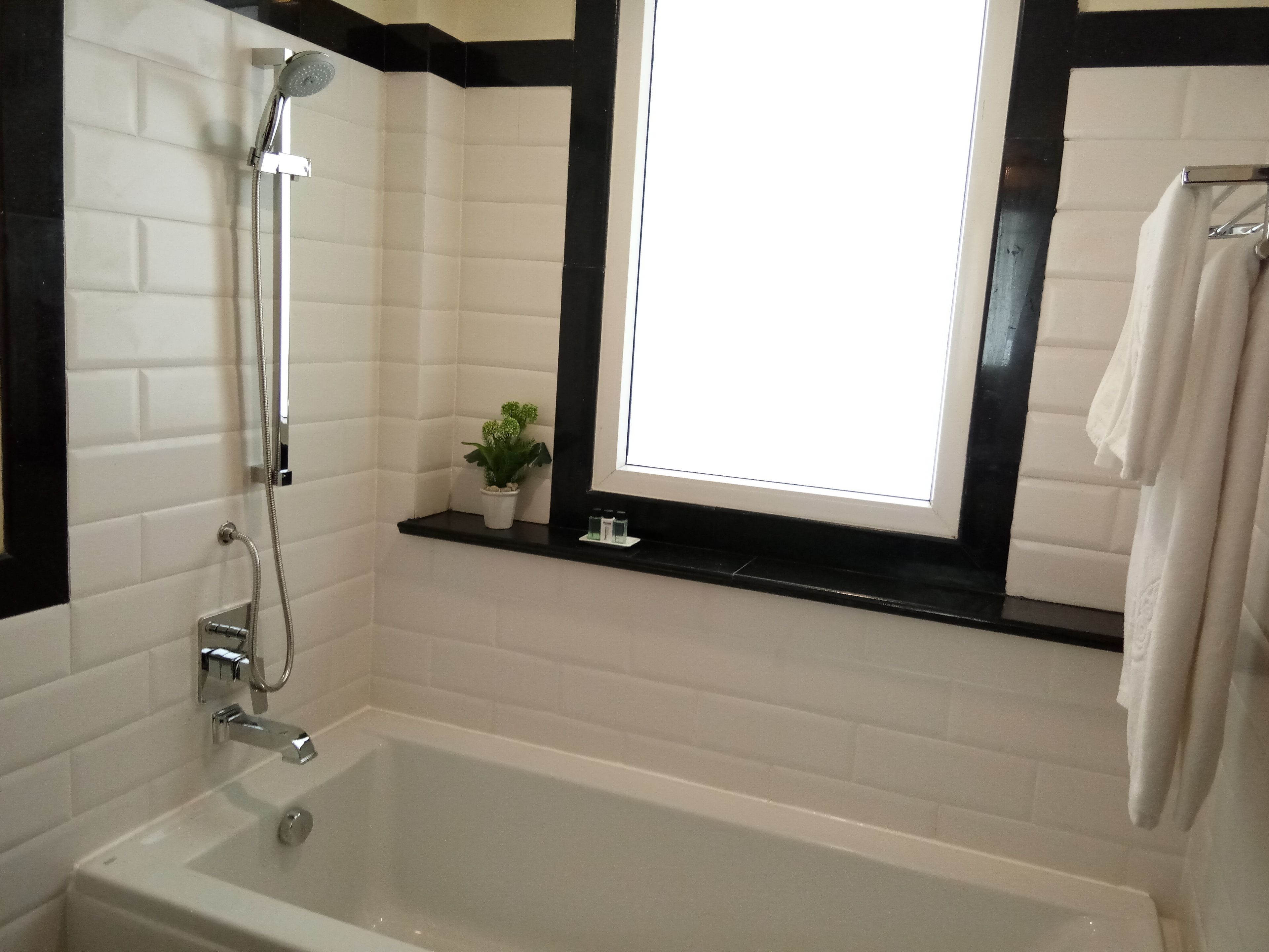 superior room, 1 bedroom | bathroom | deep-soaking bathtub, free toiletries, hair dryer, bathrobes