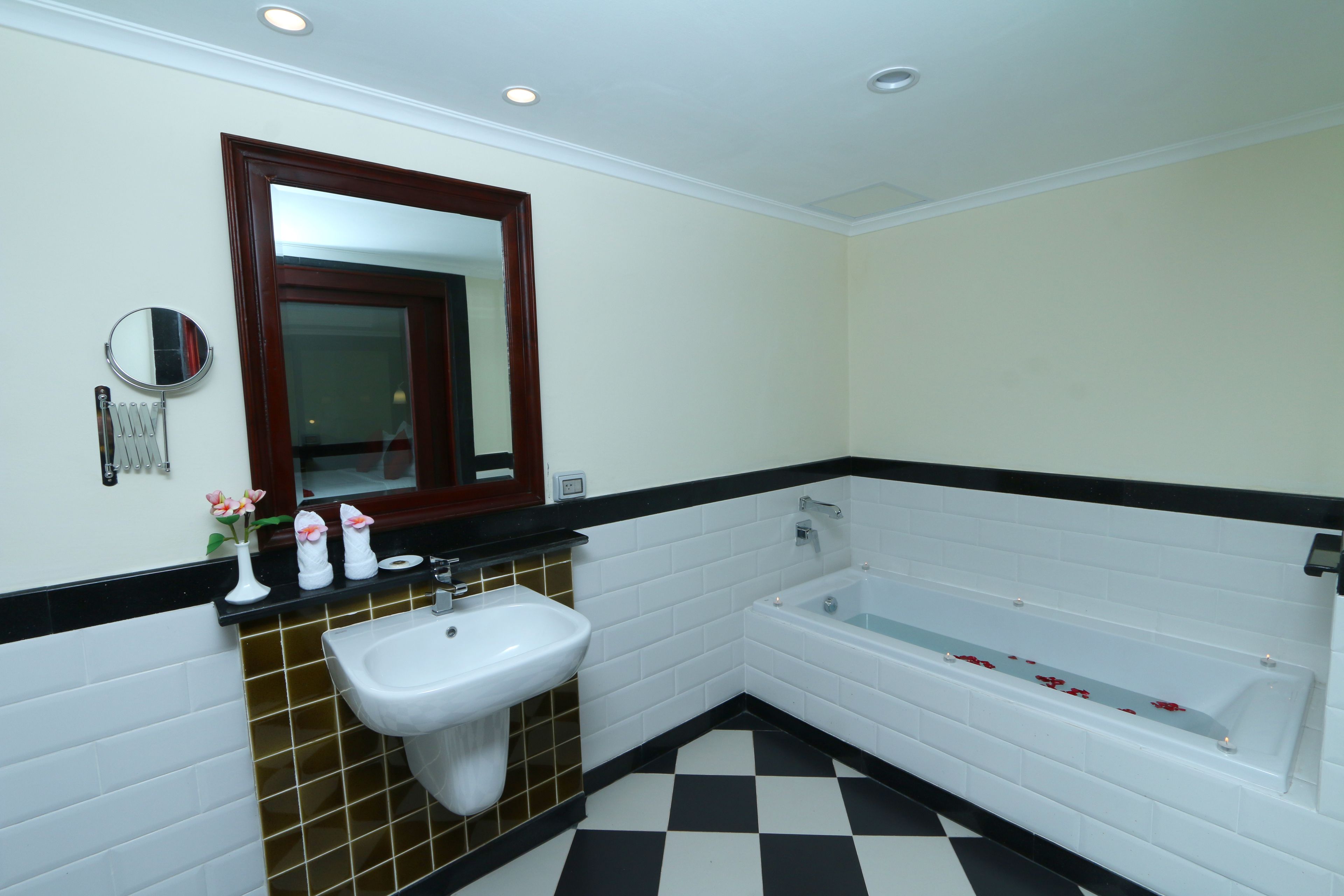 president suites | bathroom | deep-soaking bathtub, free toiletries, hair dryer, bathrobes