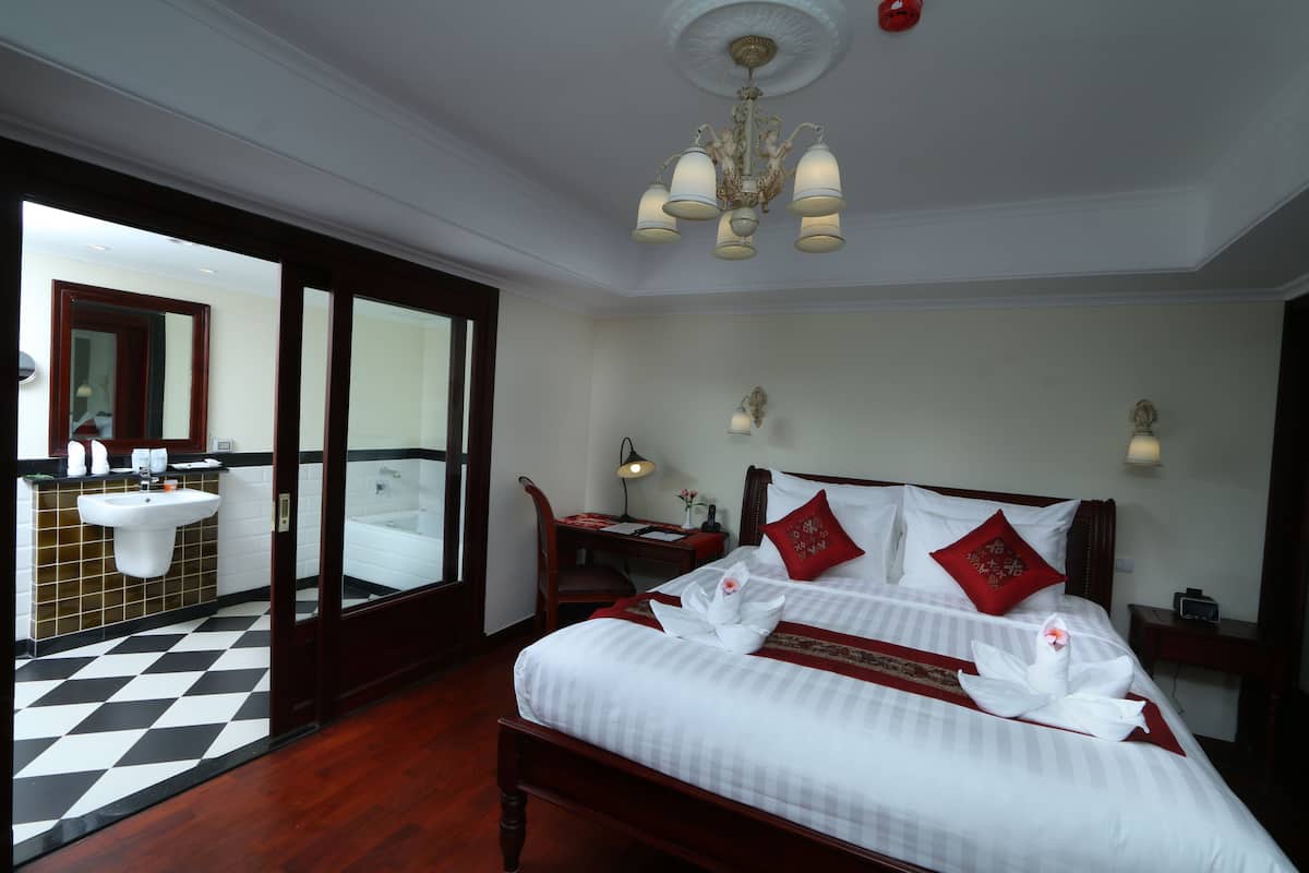 President Suites | 1 kamar tidur, minibar, brankas, dan meja kerja