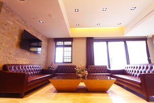 Área de estar no saguão