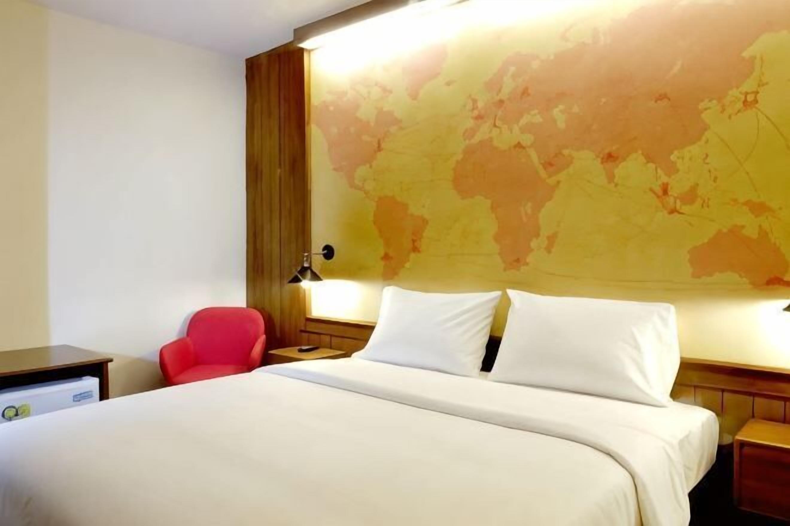 Desk, free WiFi, bed sheets