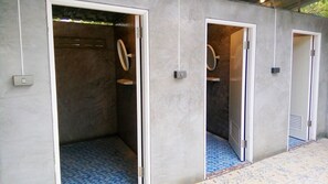 Douche, serviettes fournies