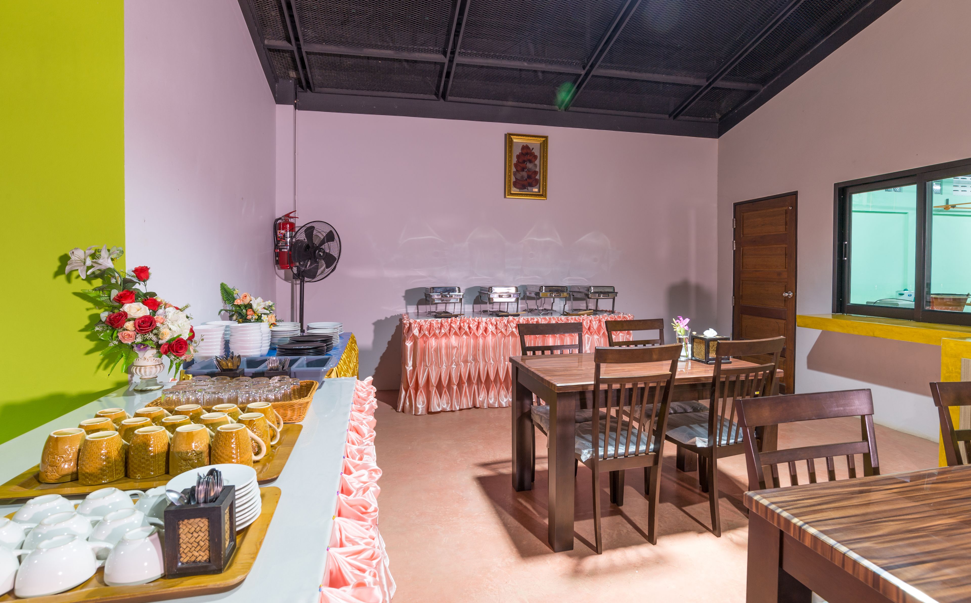 daily continental breakfast (thb 150 per person)