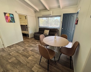 Family Cabin, River View | Living area | 32-inch flat-screen TV with satellite channels, TV - Euroa Caravan Park (Euroa)