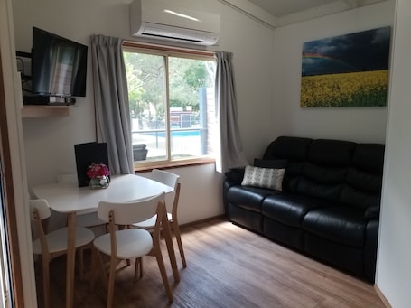 Ropa de cama . Euroa Caravan Park