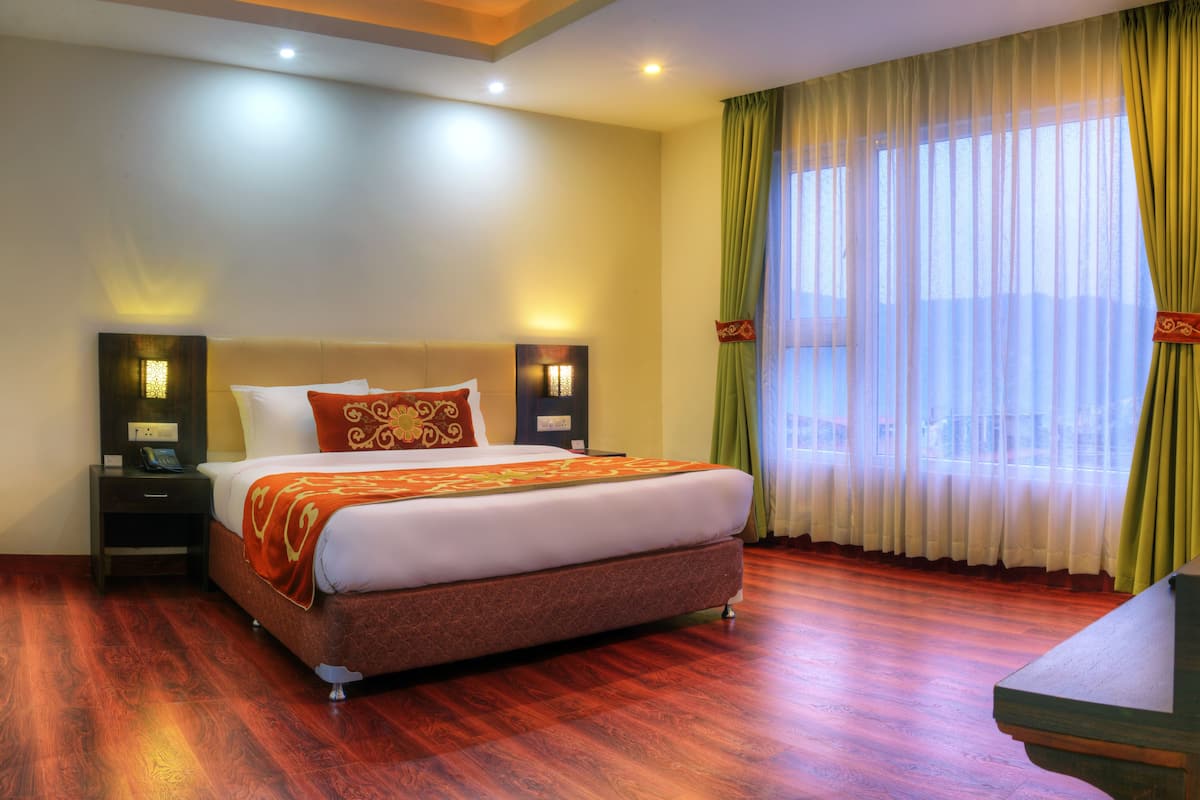 Premium bedding, in-room safe, desk, blackout curtains