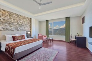 Premium bedding, in-room safe, desk, blackout curtains