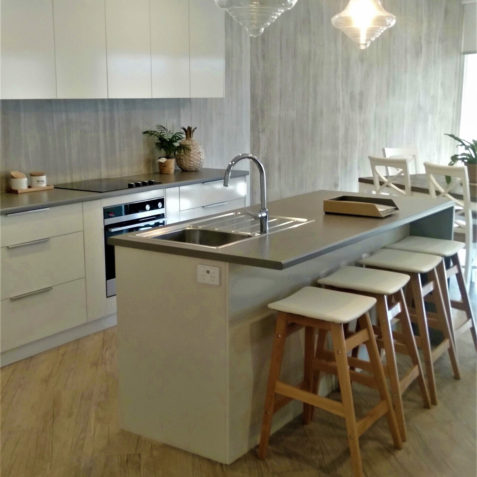 luxury apartment, 2 bedrooms, ground floor | private kitchen | full-sized fridge, oven, stovetop, dishwasher