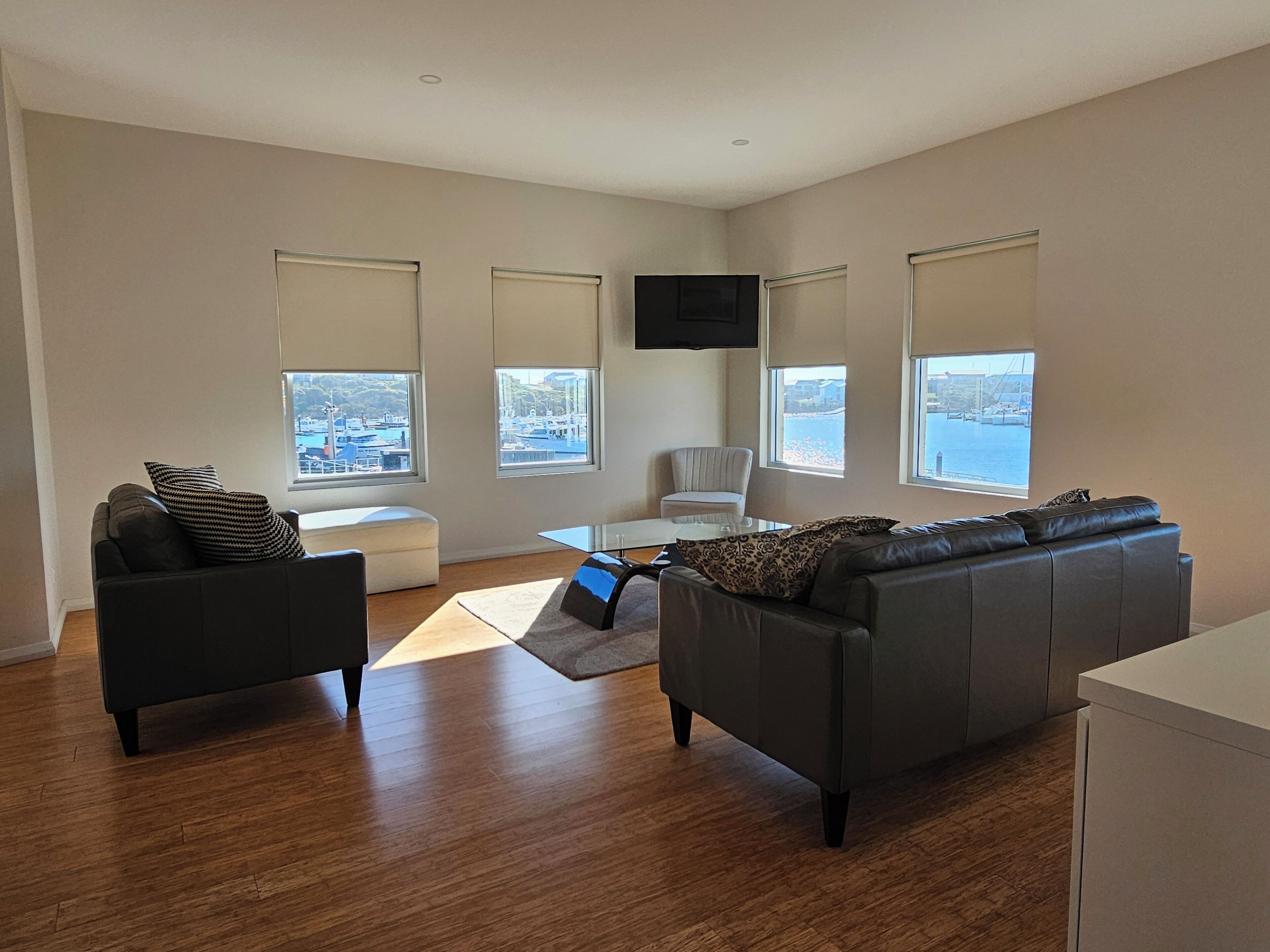 3 bedroom apartment | living area