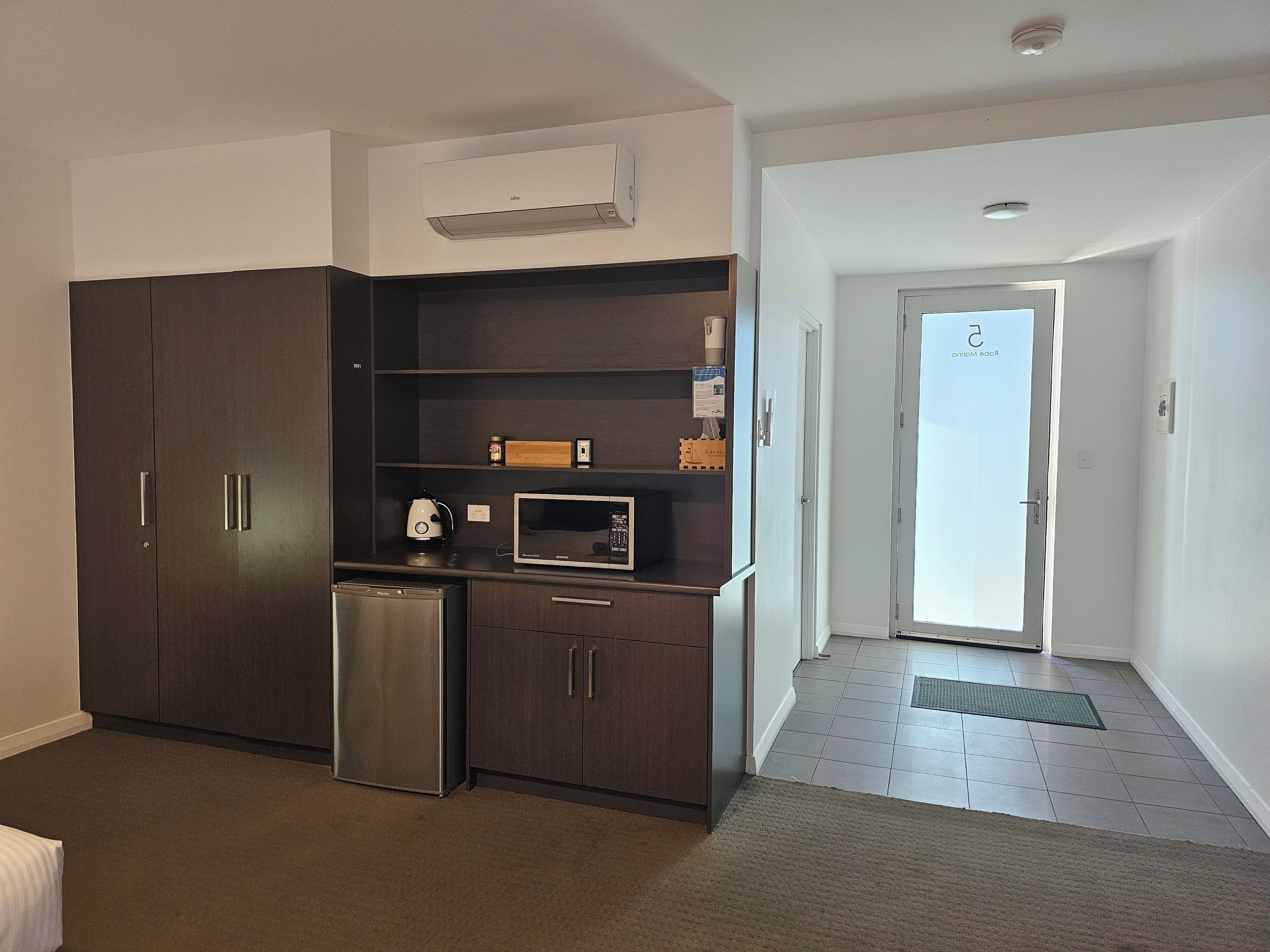 king size studio apartment - deluxe suite 5 | 2 bedrooms, iron/ironing board, free wifi, bed sheets